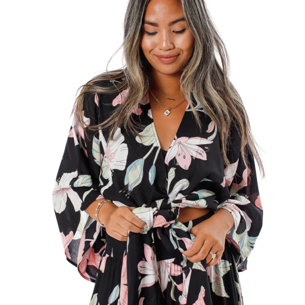 ❌SOLD❌ XIX Palms Kimono top